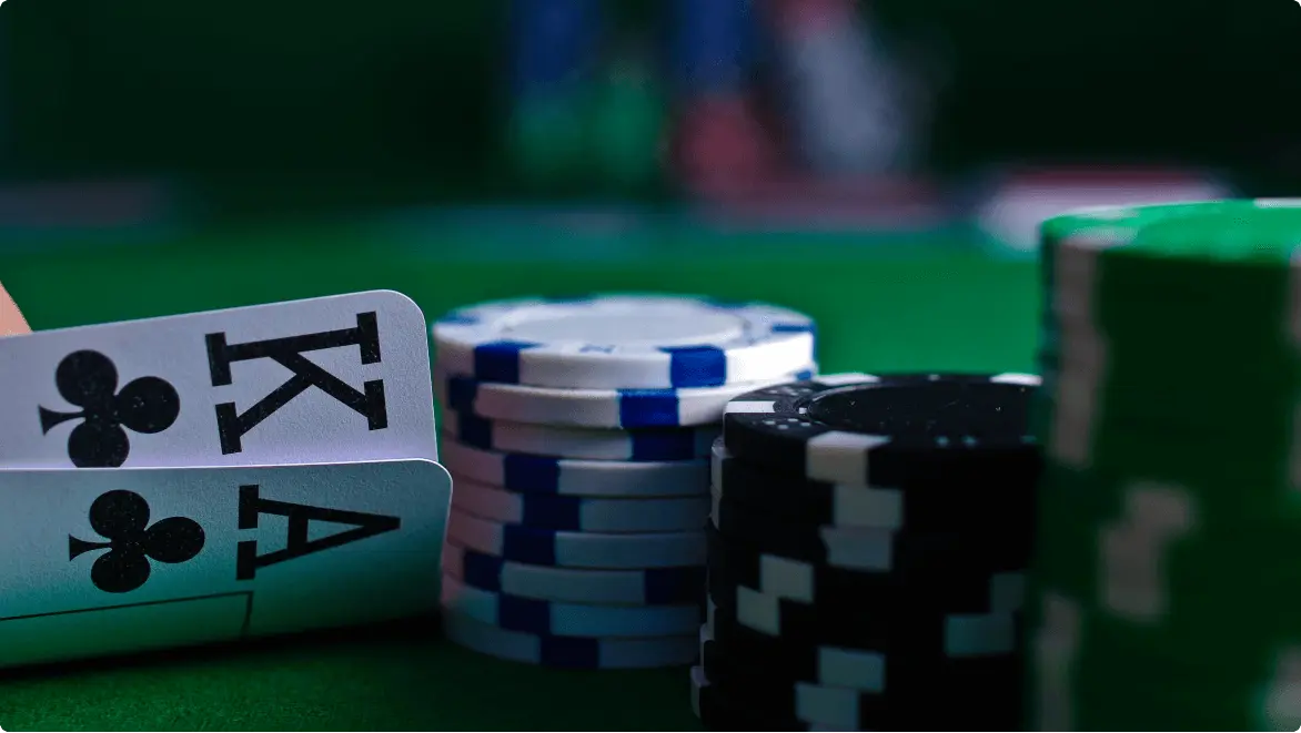 How does live casino hold’em online work?