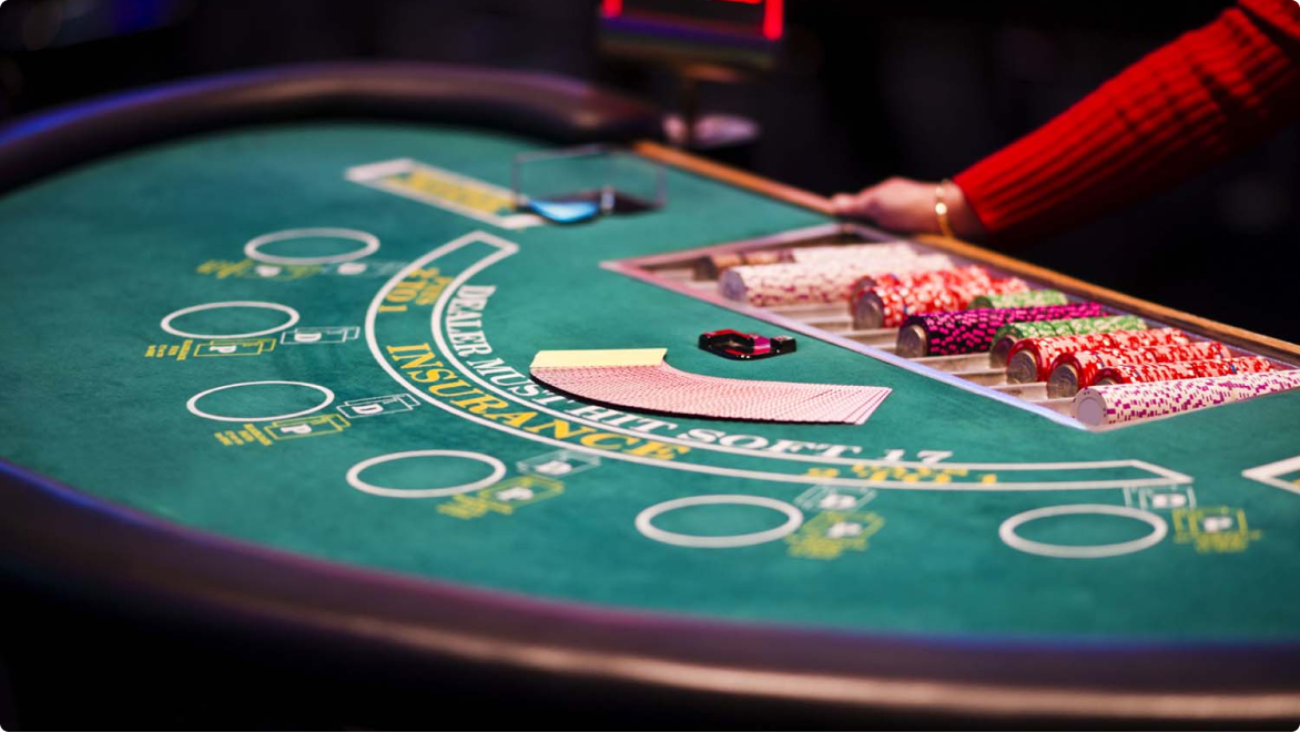 How does live blackjack online work?