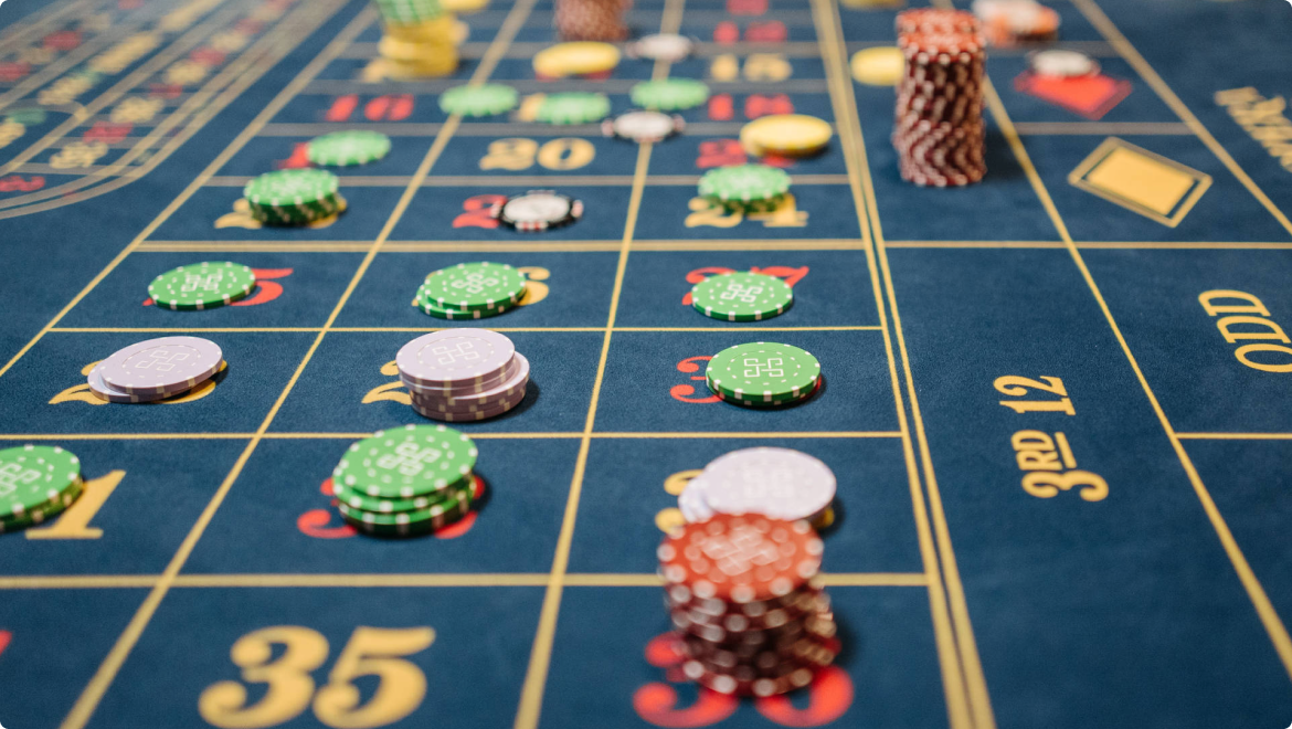 How does live baccarat online work?