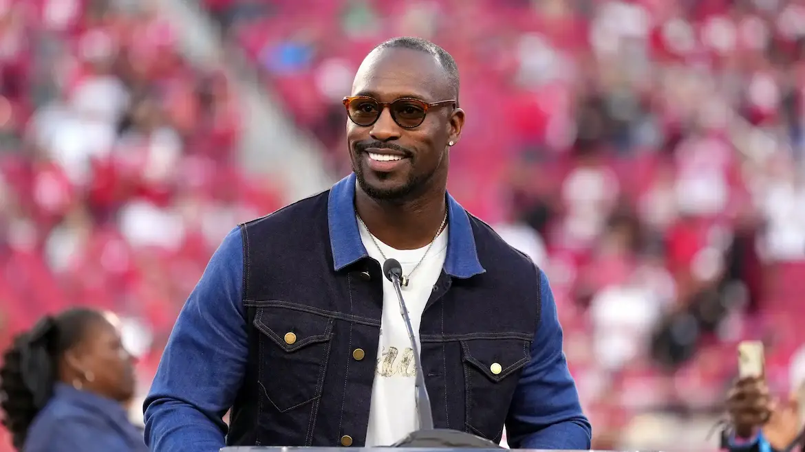 Exclusive: Vernon Davis talks Brock Bowers, Brandon Aiyuk, George Kittle and More